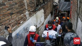 Balita Tewas Saat Api Hanguskan Puluhan Rumah di Bandung