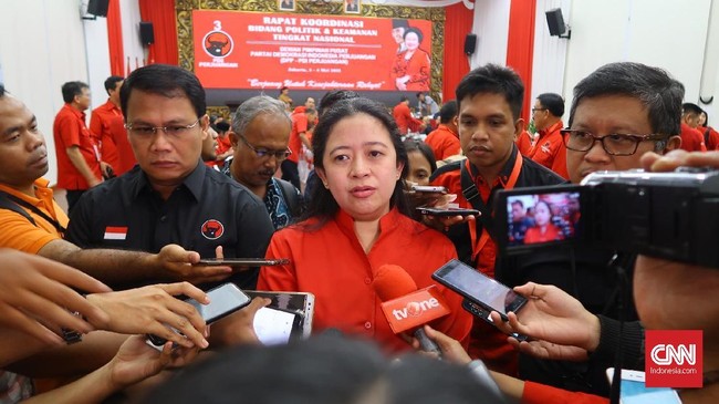 PDIP menyodorkan nama Menko PMK Puan Maharani dan MenkumHAM Yasonna Laoly sebagai bakal calon legislatif ke KPU.