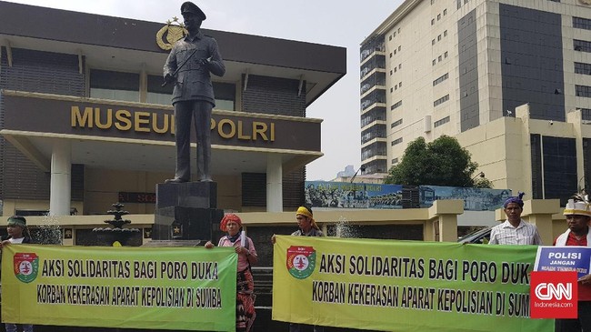 Aliansi Solidaritas Tragedi Hak Asasi Manusia di Marosi mendesak Kapolri mencopot Kapolres Sumba Barat terkait dugaan insiden penembakan warga di Marosi, NTT.