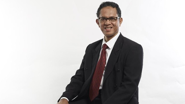 Bagi Deputi Komisioner Institute OJK Sukarela Batunanggar yang kini sehari-hari mengatur fintech, ilmu bela diri menjadi tempat untuk menempa kepemimpinan.