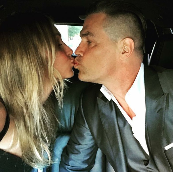 <p>Bersama sang istri, Kathryn Boyd, Josh Brolin seakan tak segan mengumbar keromantisan. (Foto: Instagram/joshbrolin)</p>