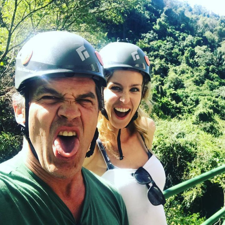 <p>Josh bilang istrinya ibarat matahari yang menghangatkan hidupnya. (Foto: Instagram/joshbrolin)</p>