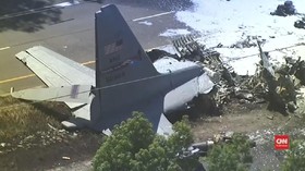 VIDEO: Pesawat Kargo Militer AS Jatuh, 9 Tewas