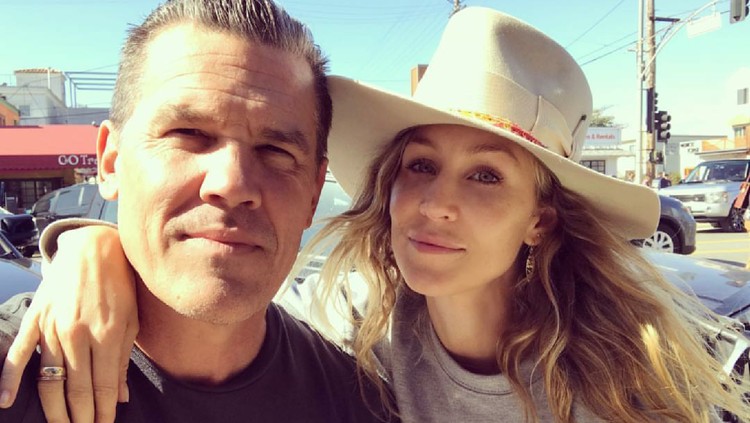 Kabar bahagia dari pasangan Josh Brolin dan Kathryn Boyd&comma; mereka akan menyambut anak perempuan&period;