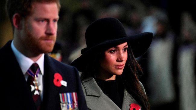 Harry dan Meghan Markle Turun ke Jalan Jelang Pernikahan