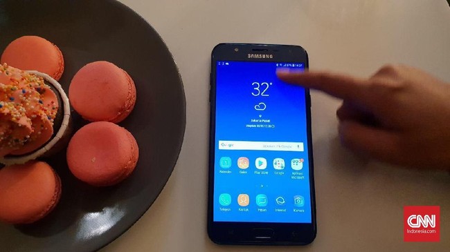 Samsung membekali fitur kamera ganda di bagian belakang untuk Galaxy J7 Duo terbaru yang dibanderol Rp3,7 juta.