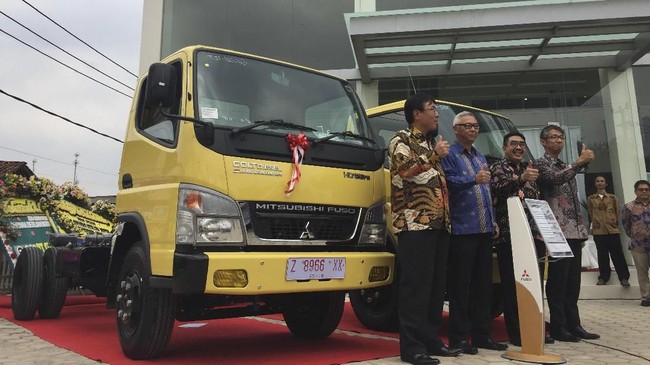Mitsubishi Fuso mematok target 50 persen pangsa pasar dalam tiga tahun kedepan, salah satu strateginya dengan menambah jumlah dealer di beberapa kota.