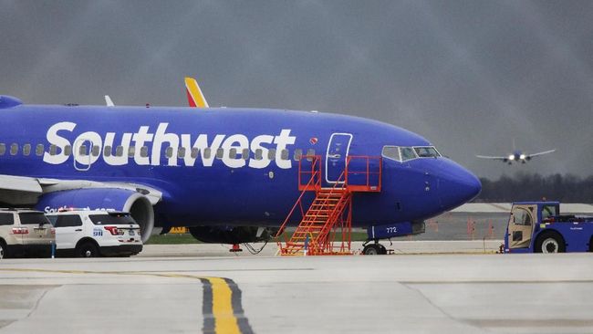 Southwest Ingatkan 6.800 Karyawan soal Rencana PHK 2021 Southwest Airlines memperingatkan 6.800 karyawan terkait potensi PHK pada awal 2021 mendatang.