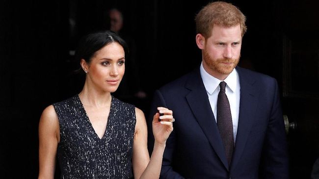 Jika Meghan Markle diprediksi menggunakan gaun karya Ralph & Russo, maka Pangeran Harry diprediksi memakai morning dress.