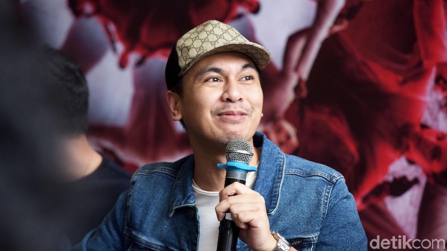Mejelang Hari Pernikahan, Makin Semringah Saja Nih Raditya Dika