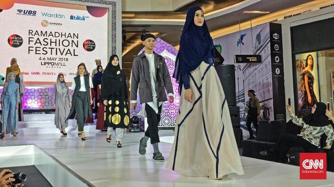 Jakarta Fashion Week (JFW) menggelar Ramadan Fashion Festival untuk memperkenalkan koleksi busana muslim terbaru dari desainer Indonesia.