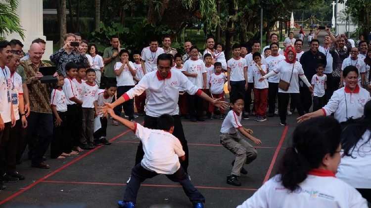 jokowi main gobak sodor