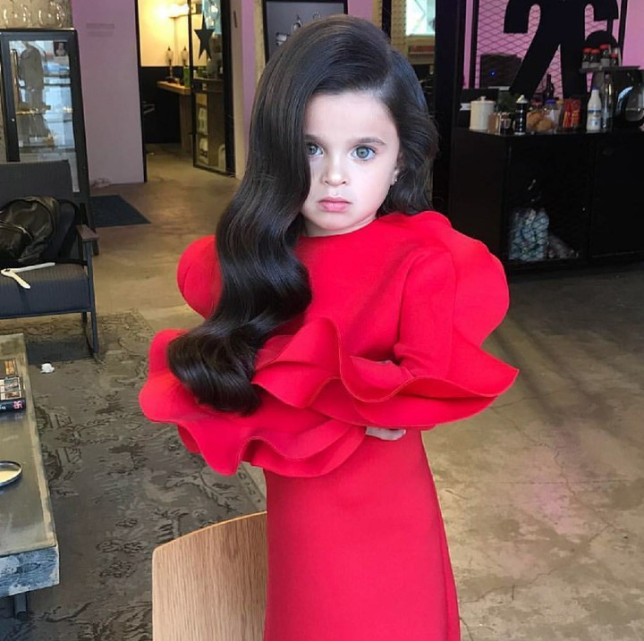<p>Pakai baju merah, Mia makin keren kan, Bun? (Foto: Instagram/miaaflalo)</p>