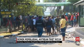 VIDEO: Penjualan Tiket Persebaya vs Arema Berakhir Ricuh