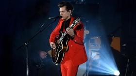 Kehangatan dan Nostalgia 1D di Konser Harry Styles