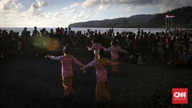 FOTO: Tarian Pemuja Sore Jailolo