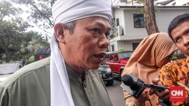 Sekjen FUI Al Khaththath menyebut para ahli hukum harus memberi pencerahan ke umat Islam perihal potensi buru jika kata kafir tidak agi digunakan.