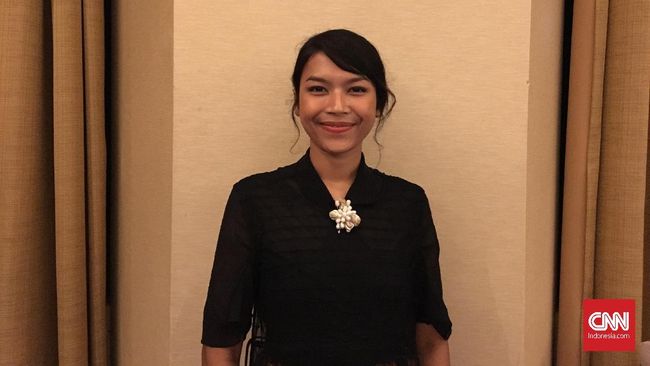 Bermusik di Prancis dan Indonesia, Vira Talisa mendapat penghargaan Alumni Award untuk kategori Talenta Muda dari Kedutaan Besar Prancis untuk Indonesia.