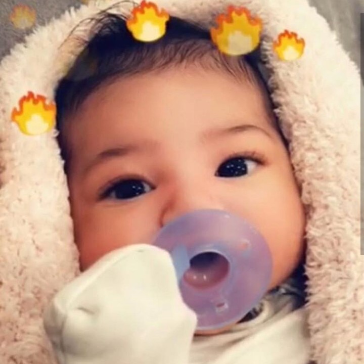 <p>Empengnya Stormi lucu banget. (Foto: Instagram Travis Scott)</p>