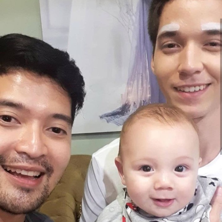 Tuh lihat senyum Baby Cio dan Stefan William. Mirip banget kan, Bun? (Foto: Instagram @luciootthildwilliam_)
