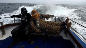 FOTO: 'Darth Vader' Invasi Persembunyian Luke Skywalker