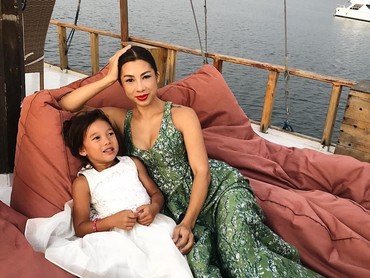 img-title Mama Idaman, Jennifer Bachdim Sabar & Tidak Pernah Marah pada Anak