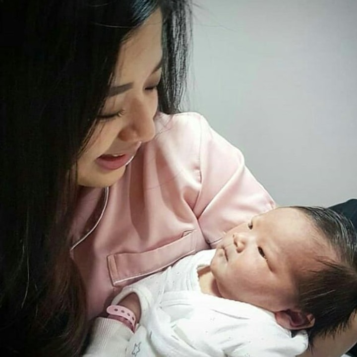 <p>Aih Vesya sama cantiknya dengan sang bunda ya. (Foto: Instagram @zylvechia.ecclesie)</p>
