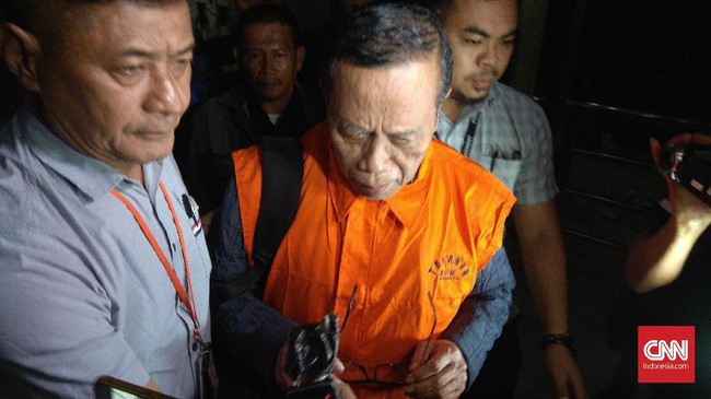 Eks kader Demokrat Amin Santono divonis 8 tahun penjara dan denda Rp300 juta serta dicabut hak politiknya karena terbukti menerima suap Rp3,3 miliar.