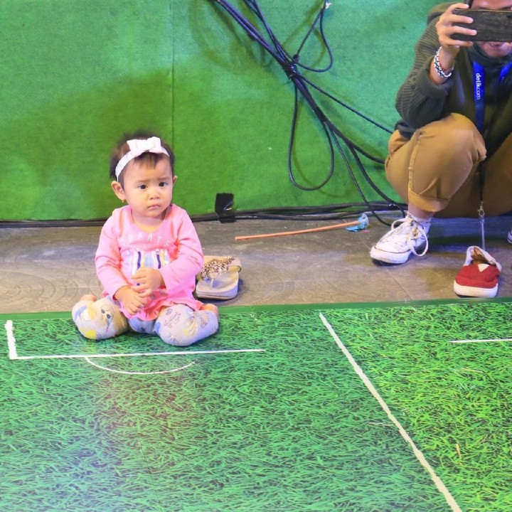 <p>Si kecil sedang siap-siap nih.</p>