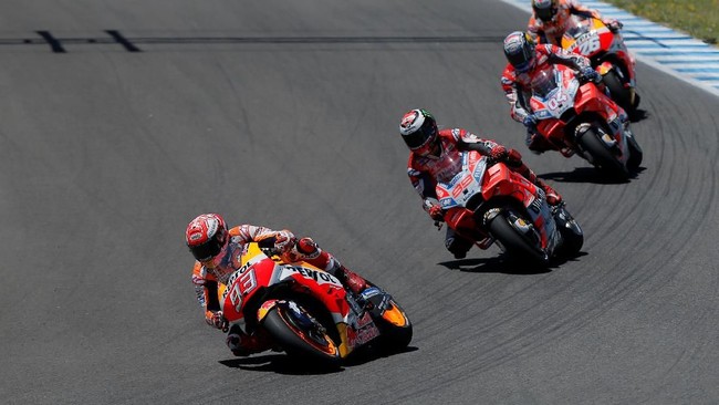 Dalam sesi kualifikasi yang berjalan ketat, Marc Marquez berhasil merebut pole position keduanya musim ini, sementara Valentino Rossi di tempat ketiga.