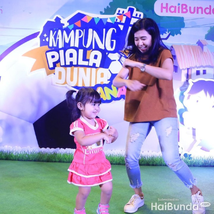 <p>Bunda dan si kecil sama-sama semangat.</p>