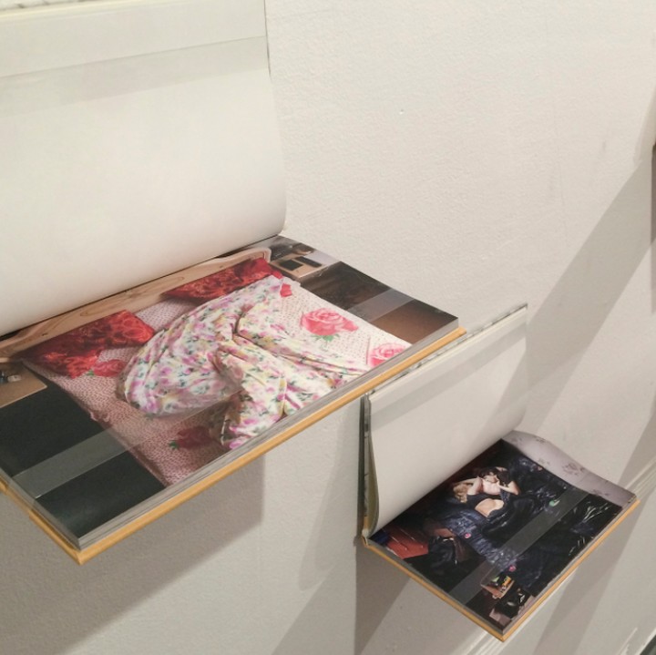 Hasilnya karya aslinya dibukukan, dan ada sekitar 40 foto yang bertahun-tahun ia ambil dari beberapa pasangan. (Foto: www.janaromanova.com/waiting)