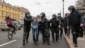 Sekitar 1600 Demonstran Anti-Putin Ditahan di Rusia