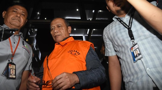 Perantara suap anggota DPR Amin Santono, Eka Kamaludin, divonis empat tahun penjara atau lebih ringan dari tuntutan jaksa yakni 5,5 tahun penjara.