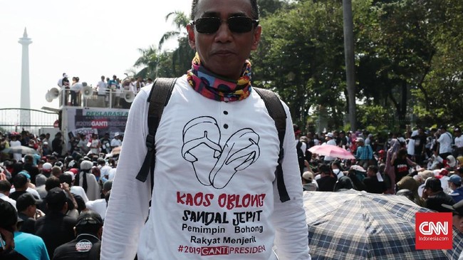 Satpol PP DKI telah menyiapkan kaus putih polos agar bisa digunakan relawan #2019GantiPresiden yang melintas di kawasan Car Free Day.