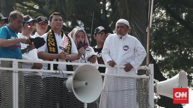 Inisiator gerakan #2019GantiPresiden Mardani Ali Sera menegaskan pihaknya tak terlibat dalam insiden di Car Free Day. Dia menduga itu kerjaan relawan.