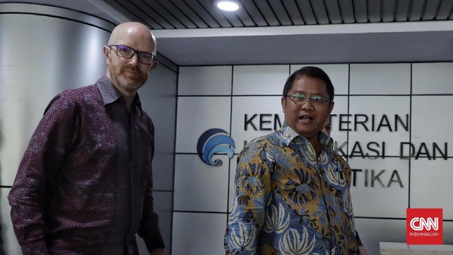 Menkominfo Rudiantara hari ini mengadakan pertemuan dengan perwakilan Facebook, Twitter, Instagram, YouTube dan Telegram untuk membahas aksi teror di Surabaya.