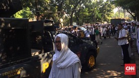 Polisi Interupsi Orasi HTI, Massa Bubar Baca Selawat