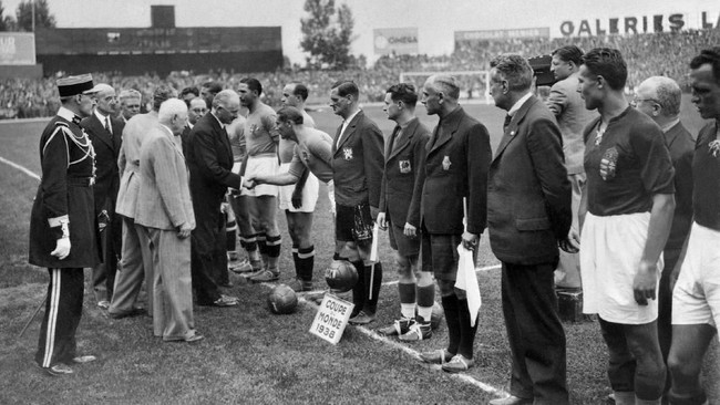 Gelandang timnas Peru, Placindo Galindo, menjadi pemain pertama yang diusir wasit pada laga Piala Dunia, tepatnya pada edisi 1930 di Urugay.