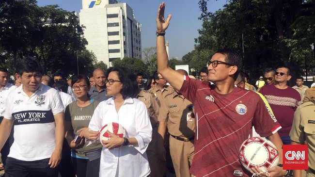 Sandiaga berharap Piala Dunia bisa mempersatukan bangsa yang terpecah karena persoalan politik, karena di Indonesia banyak warga yang menyukai sepakbola.