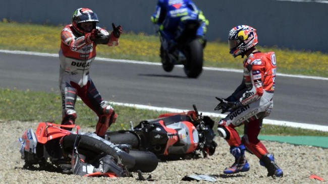 Pebalap Suzuki, Alex Rins dan Pebalap Yamaha, Jorge Lorenzo jadi pebalap yang bernasib sial di awal MotoGP 2018.