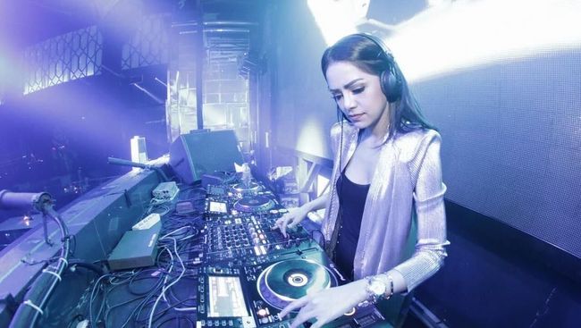 DJ Yasmin Tampilkan Keindangan Luwuk Banggai Lewat Live DJ Set