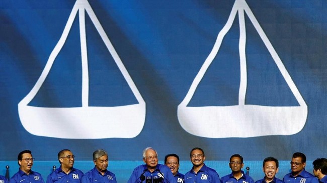 Mahathir dan Anwar Ibrahim merapatkan barisan melawan Najib Razak. Seberapa besar kekuatan sang bapak pembangunan dan pejuang reformasi melawan rezim penguasa?