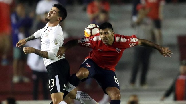 Klub sepak bola Brasil, Corinthians, menggunakan bahasa Arab pada nama pemain di bagian belakang kostum kesebelasan sebagai dukungan terhadap Suriah.