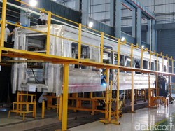 Danantara Wajibkan Operator Kereta Beli dan Perbaikan di INKA