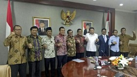Seskab Pamer Keberhasilan Jokowi di Depan Sekjen Parpol