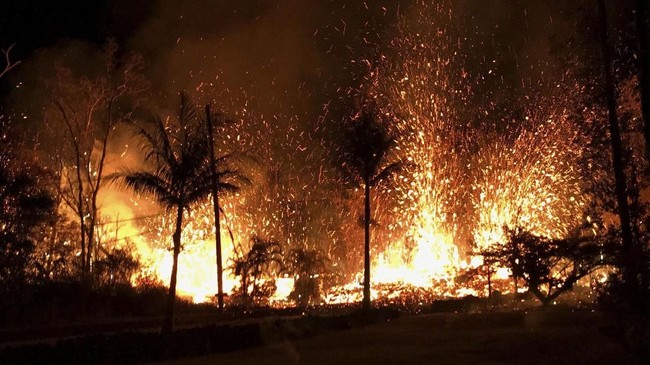 Ilmuwan Hawaii bersiap mengantisipasi aliran lava baru yang dianggap sebagai ancaman lebih besar dari Gunung Kilauea yang erupsi sejak 3 Mei lalu.