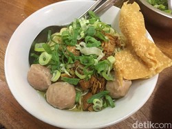 Di Pasar Tebet Barat Ada Mie Ayam Legendaris hingga Kantin Jajanan Padang