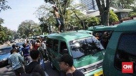 Demo Angkot di Bandung Berakhir dengan Tiga Kesepakatan