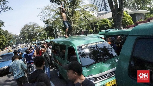 Satu dari tiga kesepakatan adalah para sopir berhenti mogok setidaknya hingga 11 Mei 2018 andai tuntutan mereka terhadap Dishub Jabar tak dipenuhi.